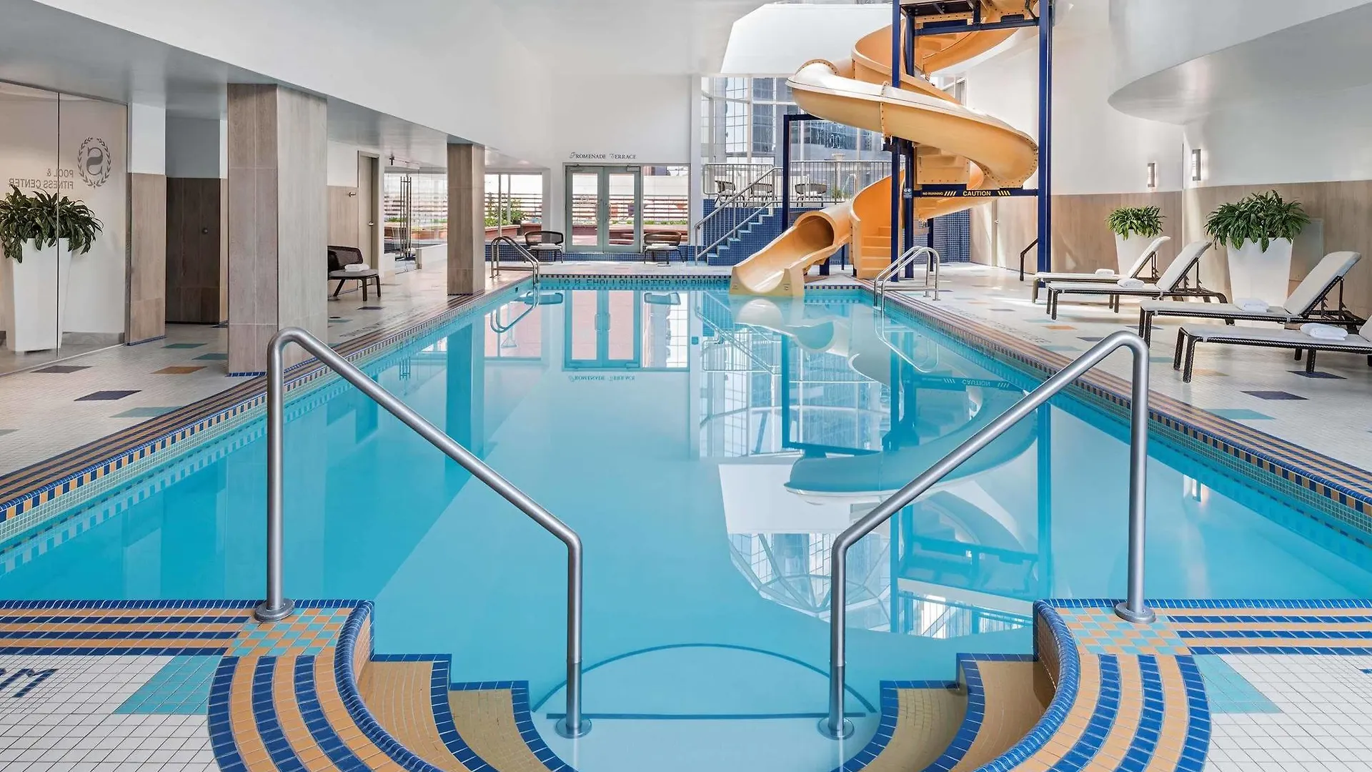 Sheraton Suites Calgary Eau Claire Hotel