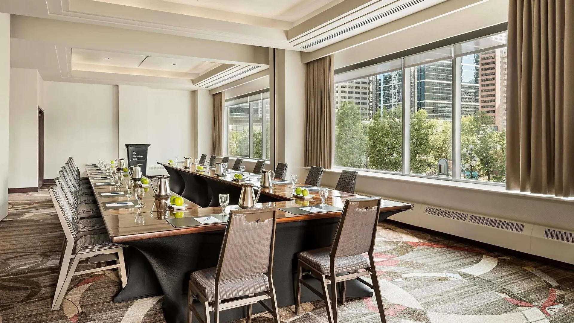 Sheraton Suites Calgary Eau Claire