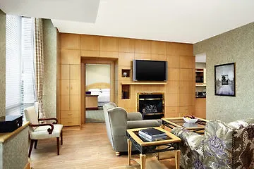Sheraton Suites Calgary Eau Claire 4*,