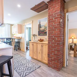 Craftsman's Loft - Heritage Charm - Ac - 5 Min Dt Calgary